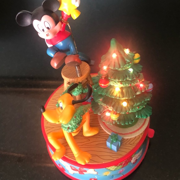 Tree Topplin' Mickey By Enesco Plays Deck The Halls Tree Blinks Moves A Little - Picture 3 of 8